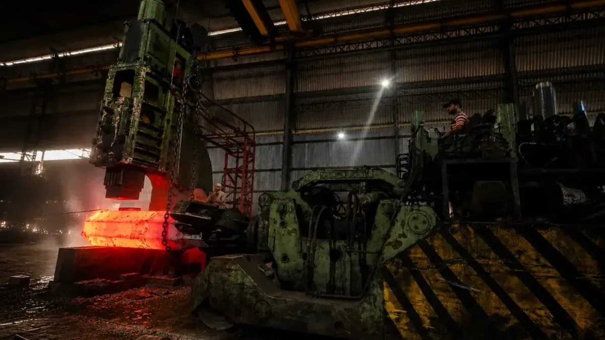 Why Forging Temperature Control Matters in Heavy Steel Components technical concept visual for industrial forging buyers
