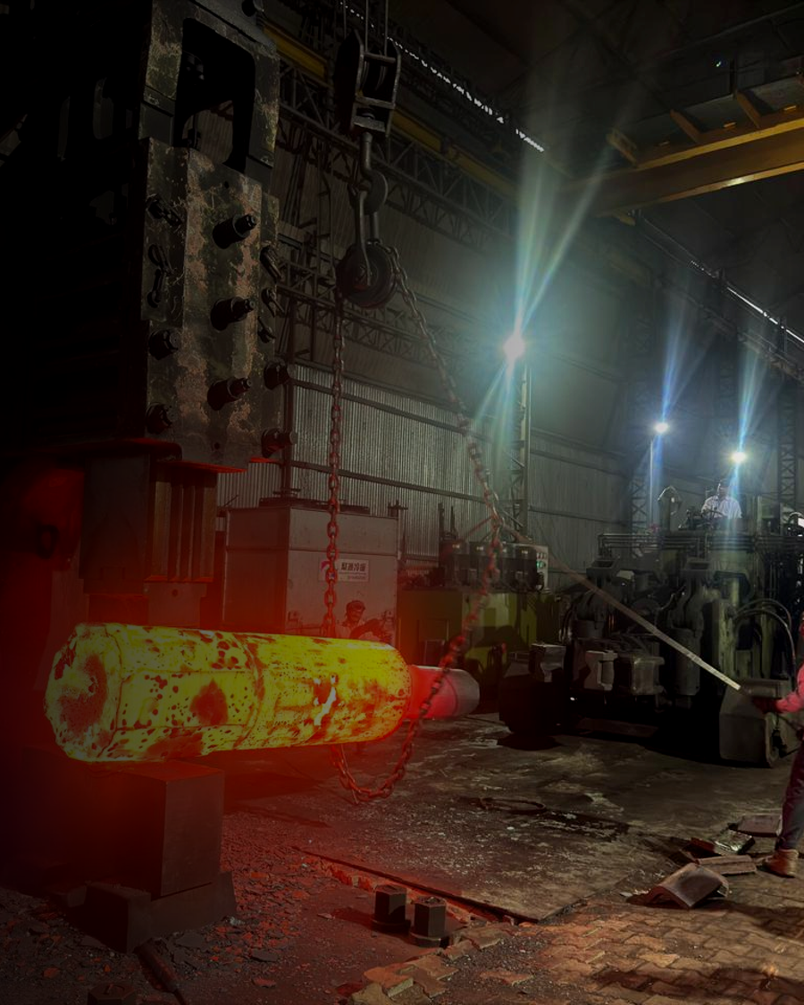 Heavy industrial forging unit producing alloy steel components